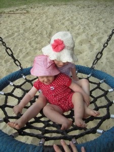 De to furier i et  kærligt søster-øjeblik