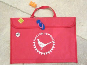 Den fine skoletaske (bookbag)