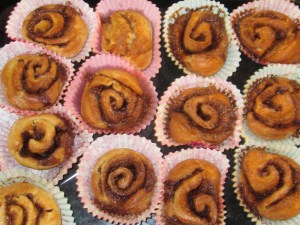 Mormors produktion af kanelsnegle idag