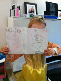 Cille's Valentines-kort til Far, Mor og Mille. En kæmpe edderkop i sit spind.