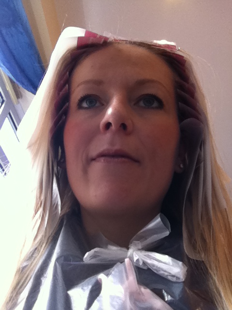 Hvem mig? Jeg er da blond fra naturens side! "Selfie" fra frisørstolen lørdag