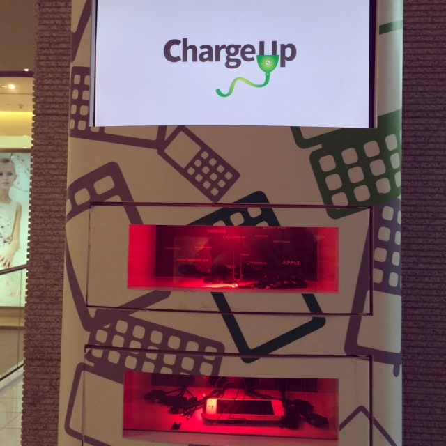 Gratis mobil-opladning i Dubai Mall - super service!