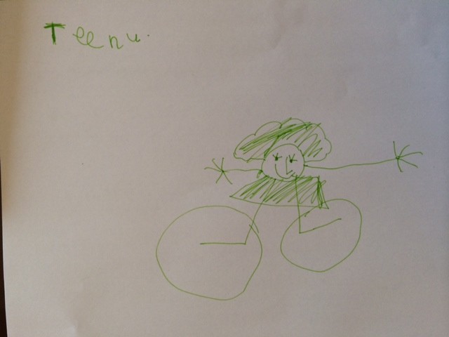 Bemærk at hun staver Tine: Teenu (udtalt på engelsk). Mine fødder har flotte dansesko på - heraf størrelsen! 