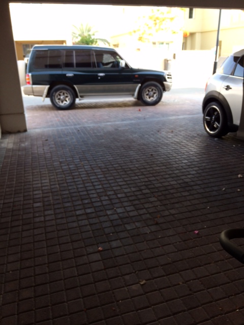 Jeg nåede lige at knipse et billede af bilen, der leverede syndighederne til mig