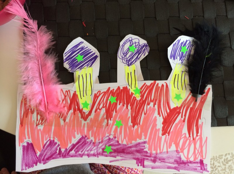 Cilles tegning af en fødselsdagslagkage med 3 lys