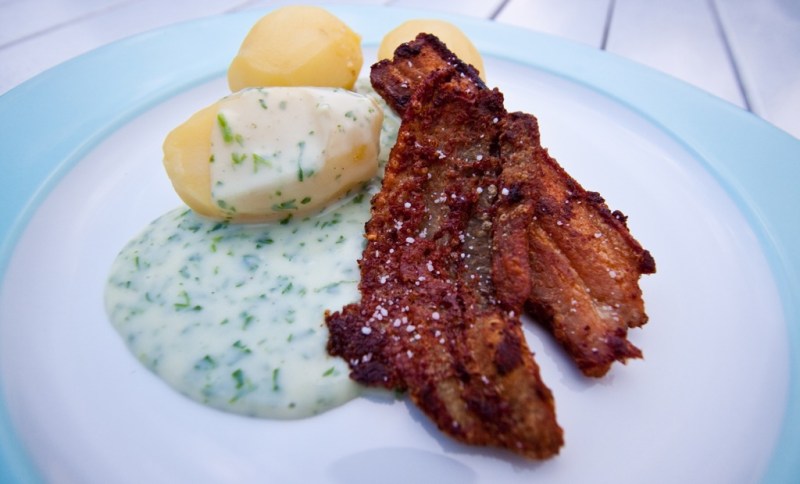 Stegt flæsk med kartofler og persillesovs
